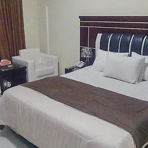 Kamar double standard